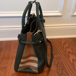 Burberry medium banner tote (green)